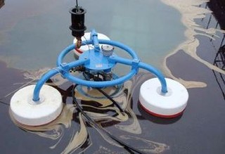 Olejový skimmer SeaSkater pro vodní plochy